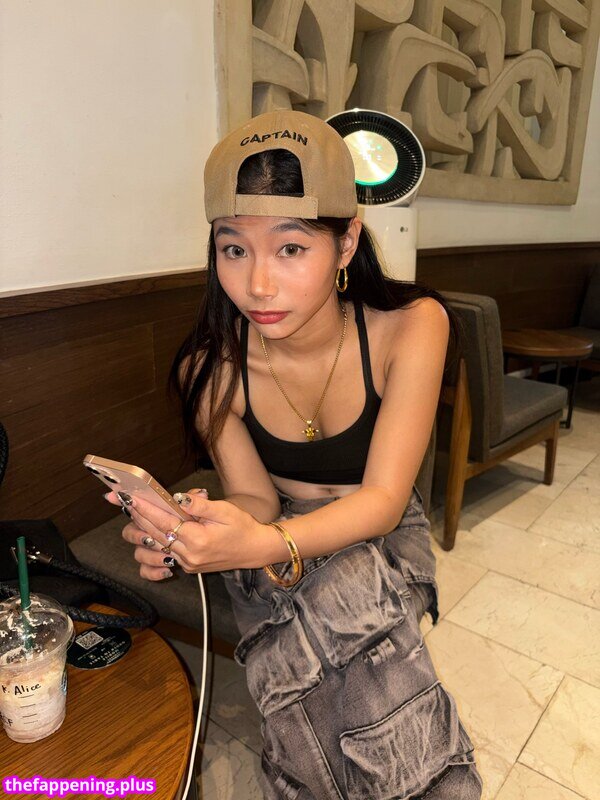 Saipetch B. / aaomhelloo Çıplak OnlyFans Fotoğrafı #397