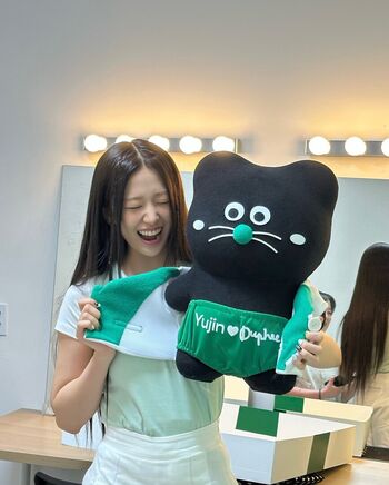 An Yujin 안유진 |