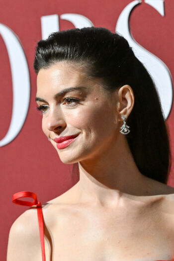 Anne Hathaway