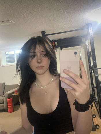 ASMR Leora