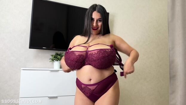 Bboobs Carol