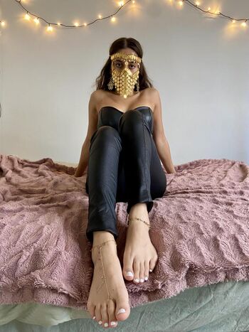 Desi_foot_queen