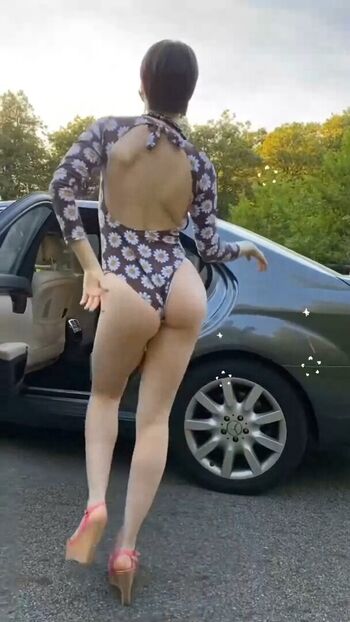 Elena Kampouris
