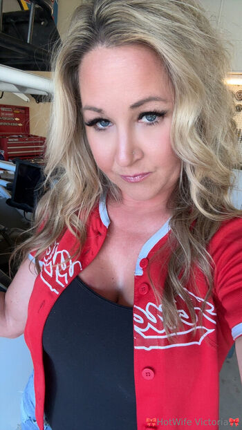 hot_wife_victoria