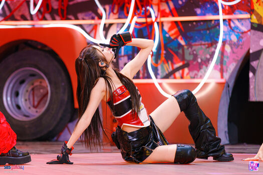 Huh Yunjin 허윤진