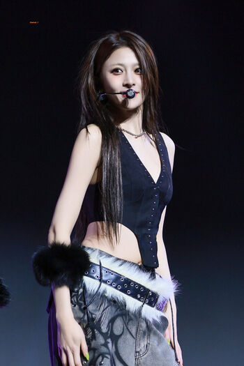 Huh Yunjin 허윤진