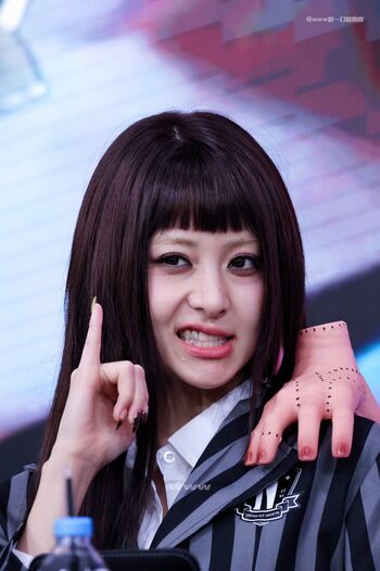 Huh Yunjin 허윤진