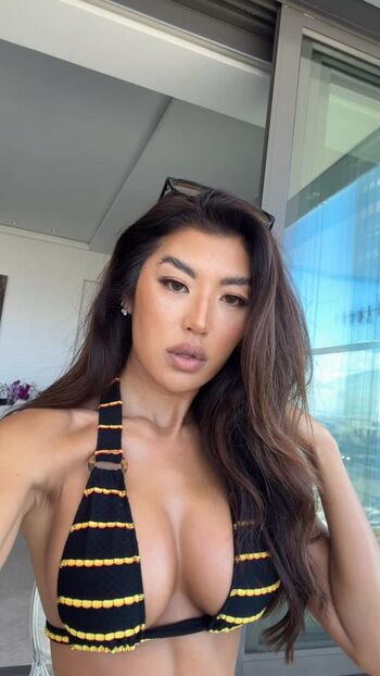 Jenn Lee / Jennifer Lee / jennleezy