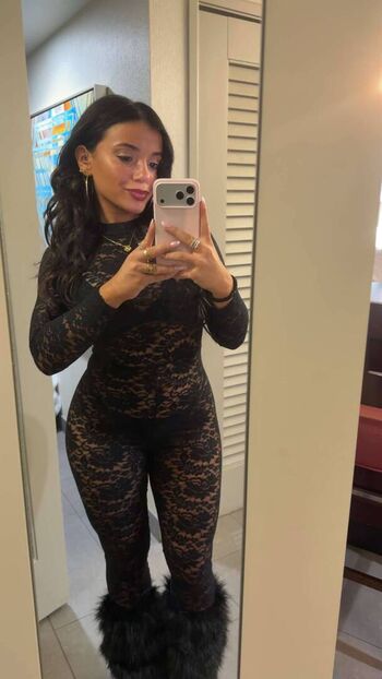 Kayla Manousselis / kaylamanousselis