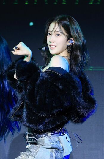 Kazuha Nakamura 中村 一葉