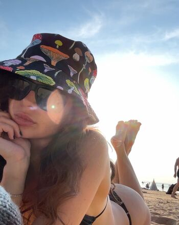 lildizzz / Dasha Lakis