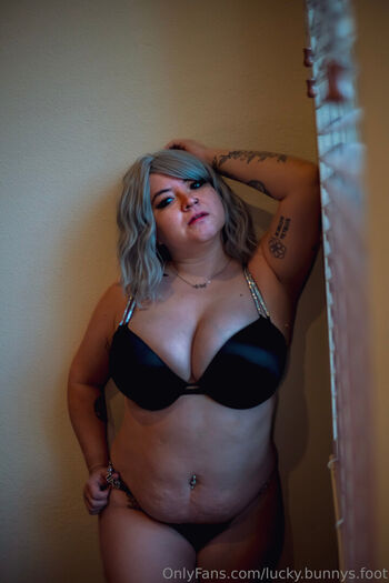 lucky.bunnys.foot