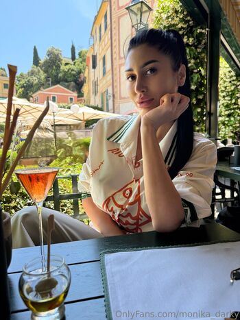 monika_darky