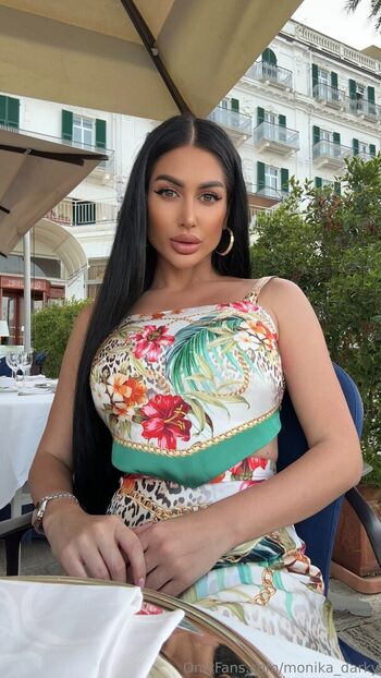 monika_darky