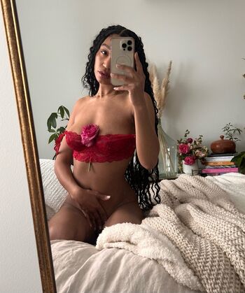 Nia Simone