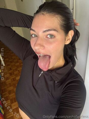 Sasha Tongue Princess