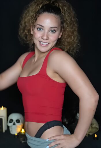 Sofie Dossi