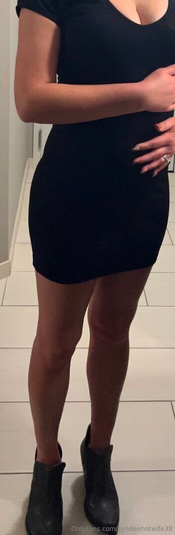 syndeehotwife38