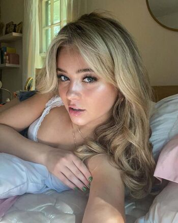 Tess Holloway